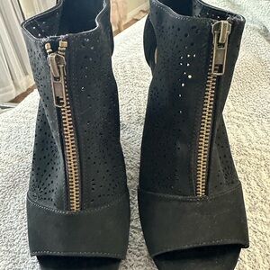 Report Black Perforated Peep-Toe 3 in wedge Booties